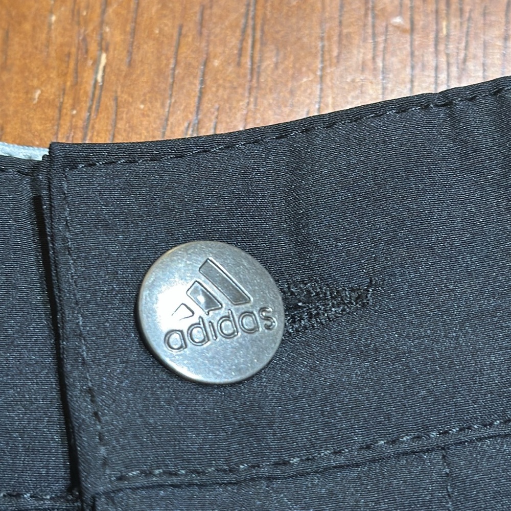 Adidas men’s Sz 36 black performance golf shorts. 9” inseam. Like new. - Picture 2 of 4